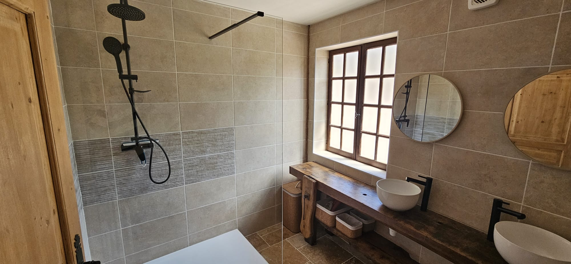 Salle de bain élégante - Gîte Le Pommier
